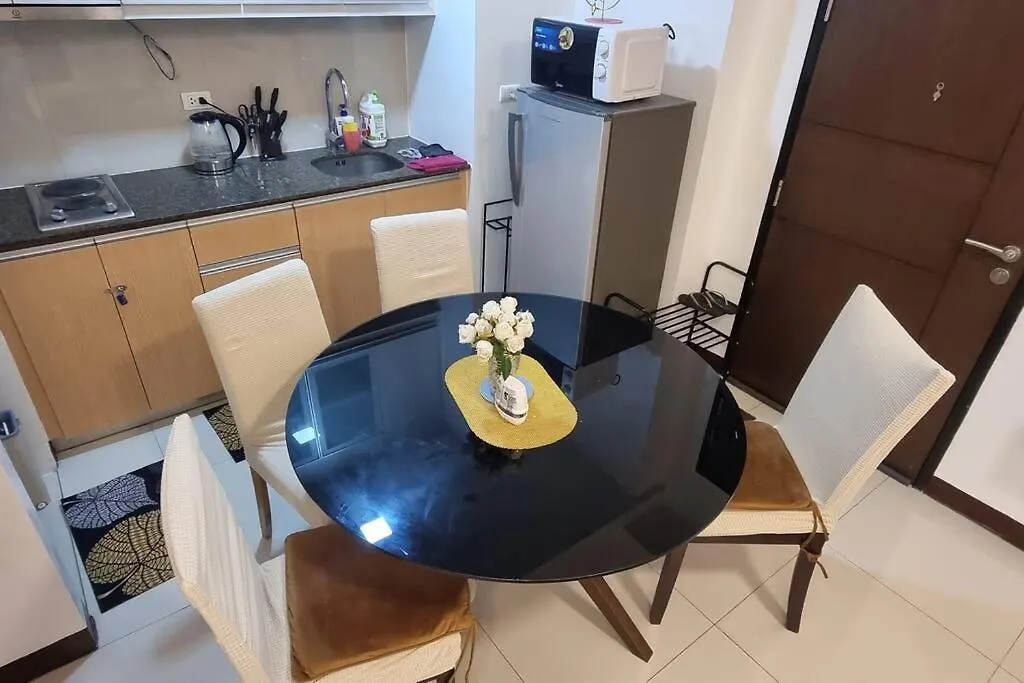 Ms Familyroom-300Mbps-Netflix-Naiat3-Resortword-Savoy Manila Philippines