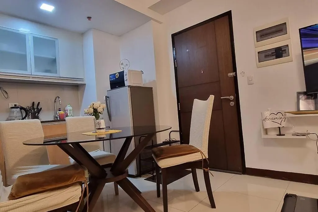Apartment Ms Familyroom-300Mbps-Netflix-Naiat3-Resortword-Savoy Manila Philippines