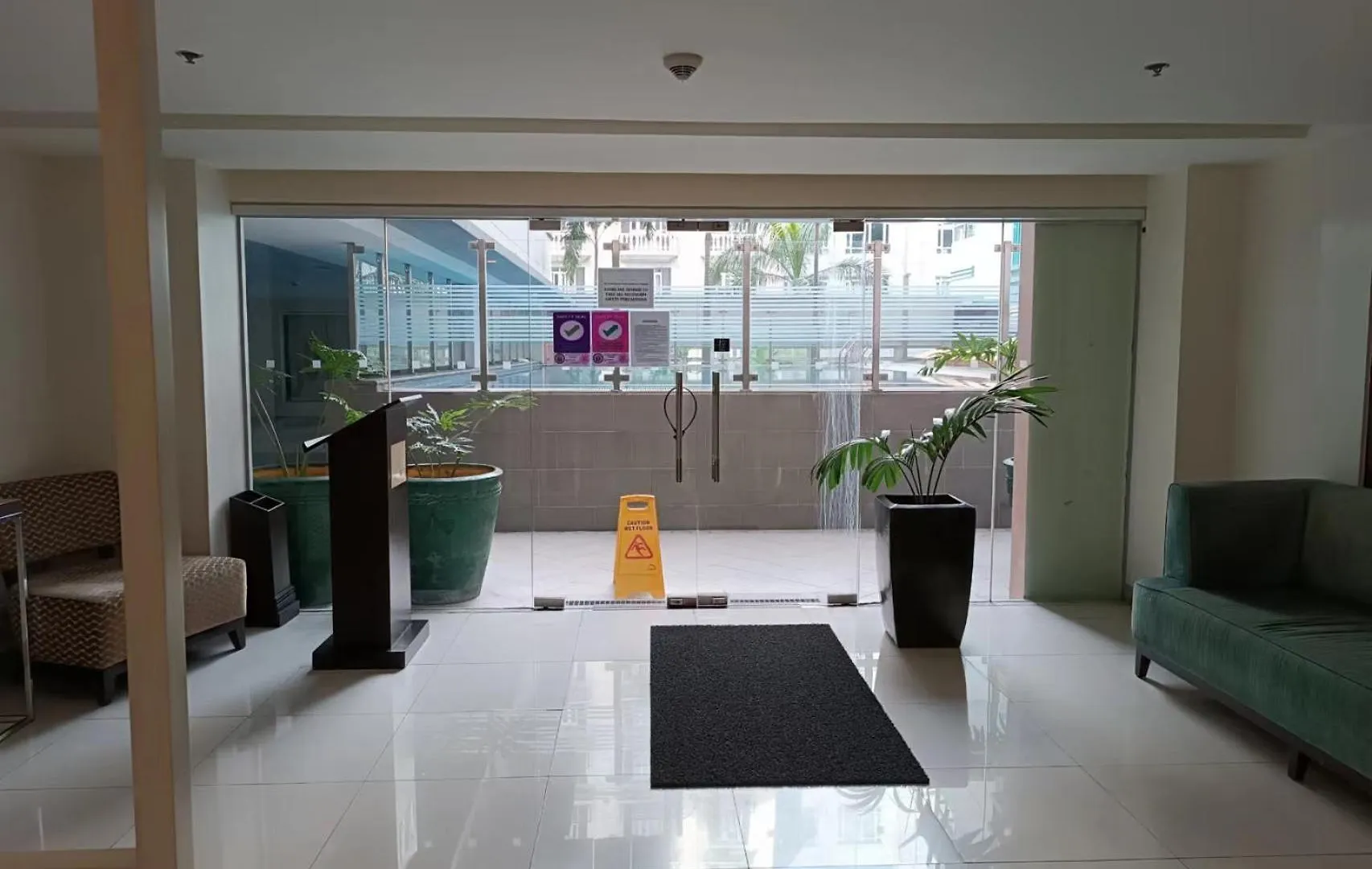 Ms Familyroom-300Mbps-Netflix-Naiat3-Resortword-Savoy Manila Philippines