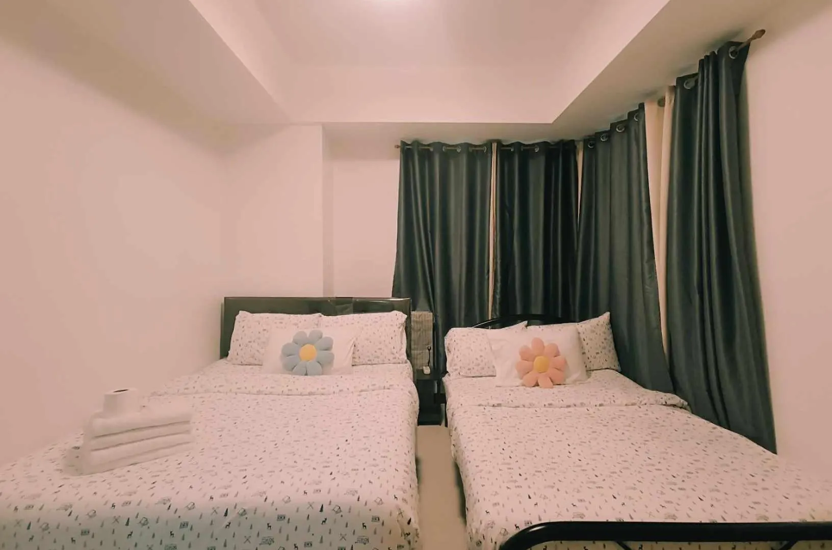 Ms Familyroom-300Mbps-Netflix-Naiat3-Resortword-Savoy Manila Philippines