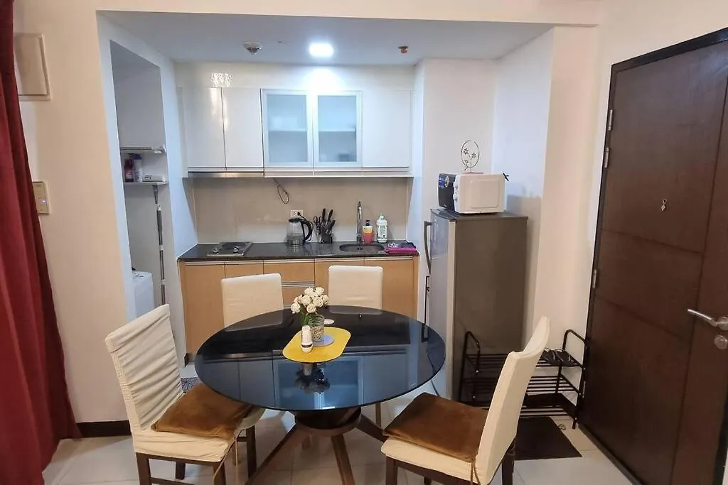Ms Familyroom-300Mbps-Netflix-Naiat3-Resortword-Savoy Манила Апартаменты
