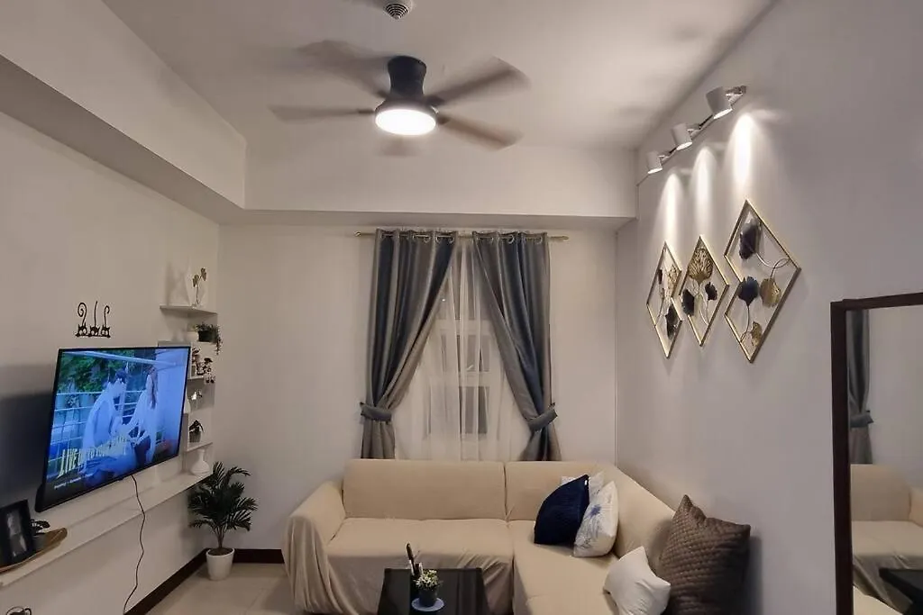 Ms Familyroom-300Mbps-Netflix-Naiat3-Resortword-Savoy Манила 0*,  Филиппины