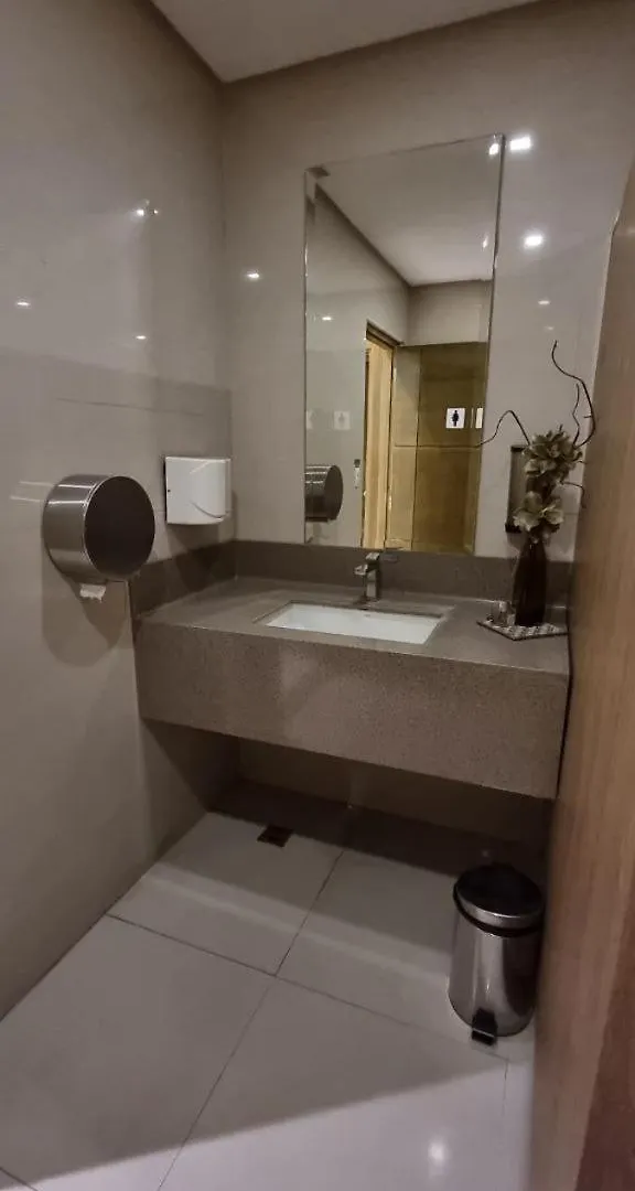 Ms Familyroom-300Mbps-Netflix-Naiat3-Resortword-Savoy Манила
